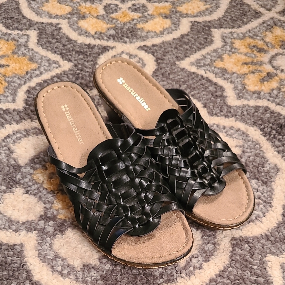 Naturalizers Harcourt Black Leather Wedge Sandals 9M Super Cute EUC